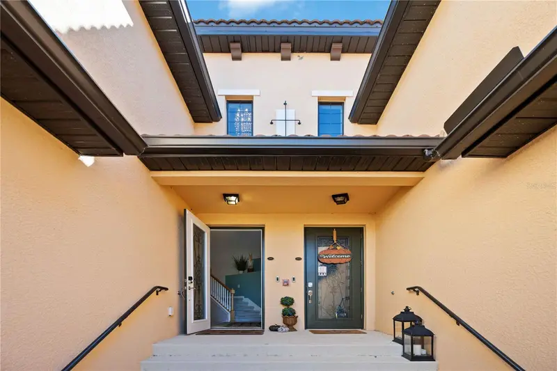 10817 TARFLOWER DRIVE #201, VENICE