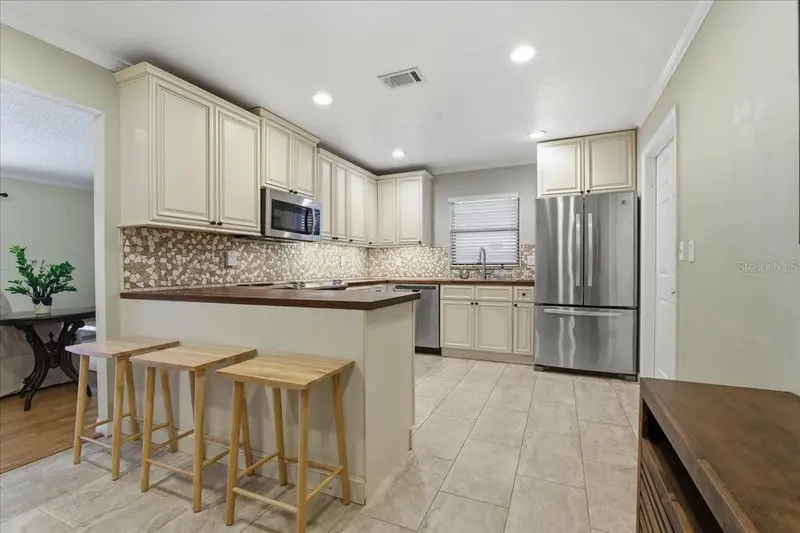 1467 GEORGETOWNE DRIVE, SARASOTA, photo 3 of 42
