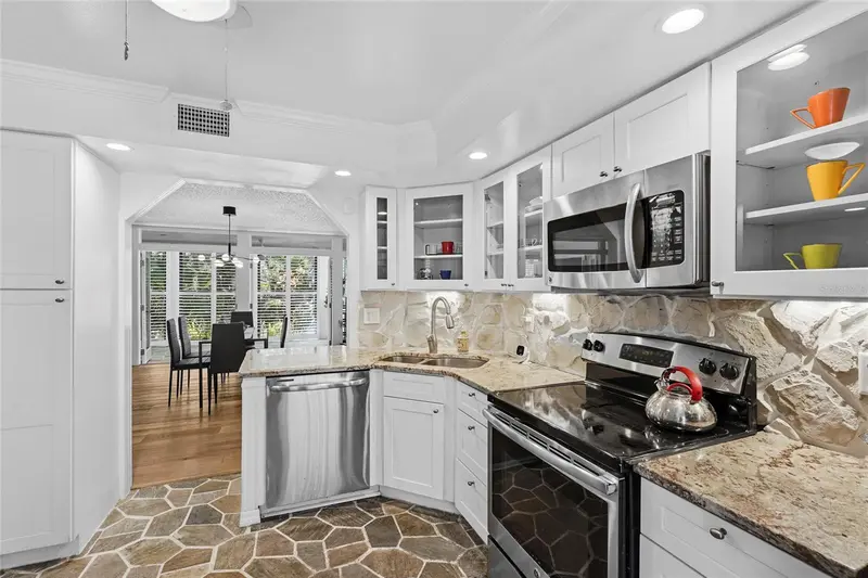 3324 THORNWOOD ROAD #3324, SARASOTA, photo 5 of 58