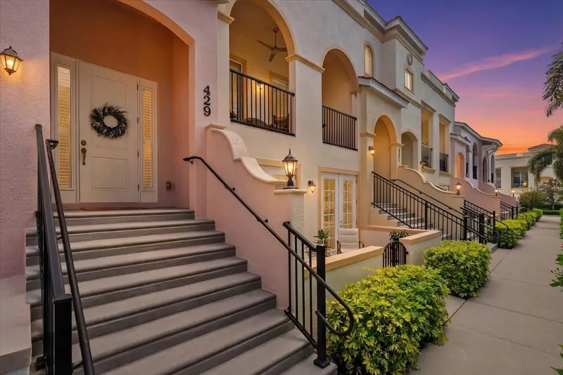429 NOKOMIS AVENUE, VENICE