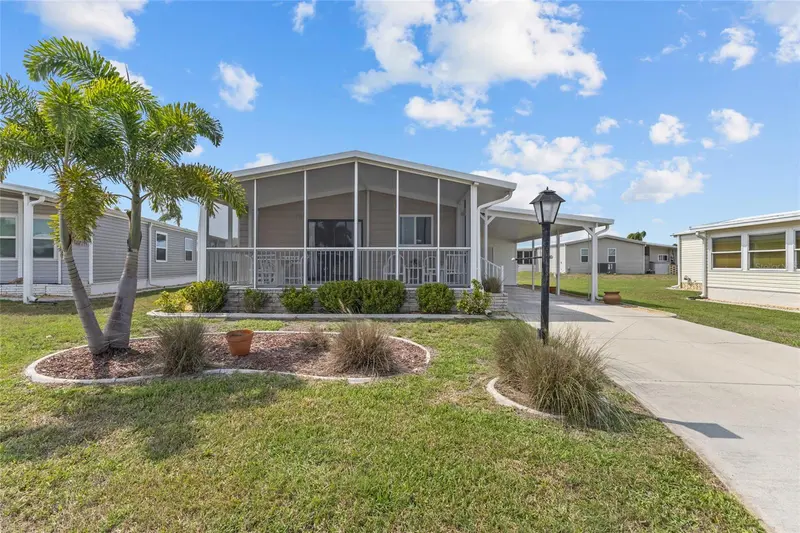 611 LA JOLLA CIRCLE, NORTH PORT