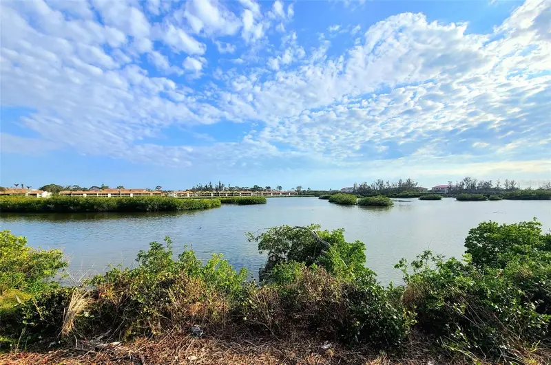 808 SUNCREST DRIVE, NOKOMIS