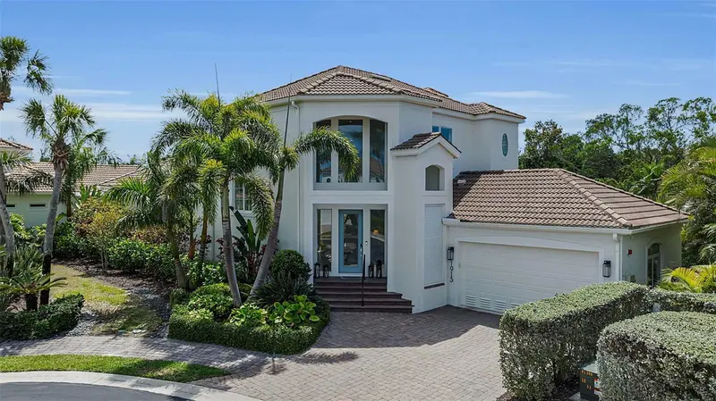 1915 HARBOUR LINKS CIRCLE #6, LONGBOAT KEY