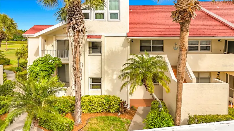 760 VILLAGE CIRCLE #109, VENICE