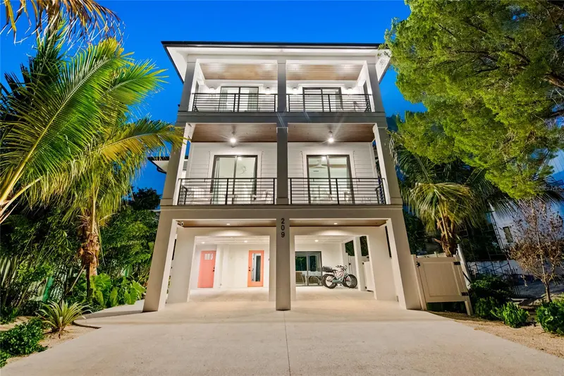 209 GARFIELD DRIVE, SARASOTA