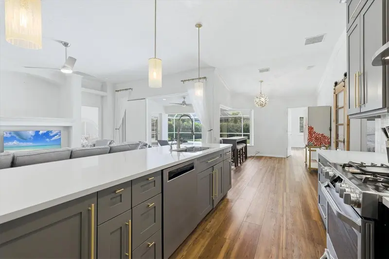 8412 MISTY MORNING COURT, LAKEWOOD RANCH, photo 5 of 47