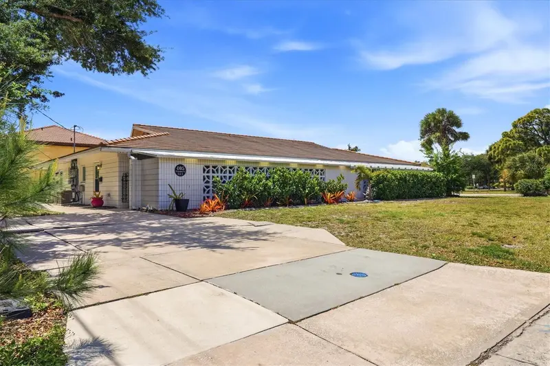 405 MENENDEZ STREET, VENICE