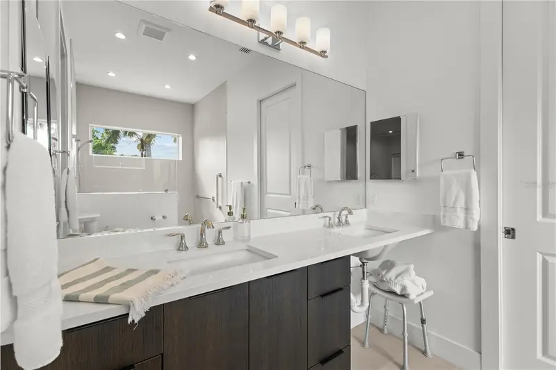 Thumbnail 54