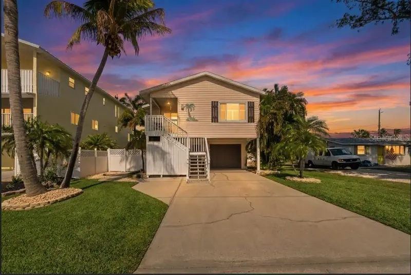 2905 AVENUE C, HOLMES BEACH