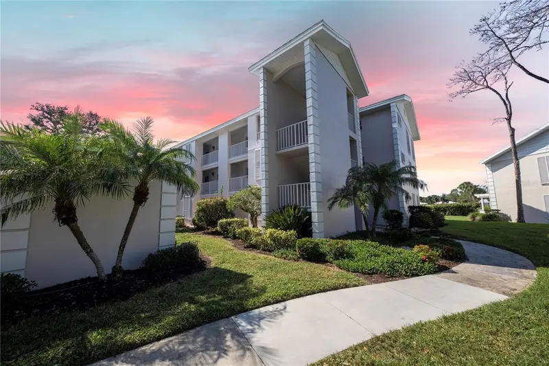 437 CERROMAR LANE #525, VENICE