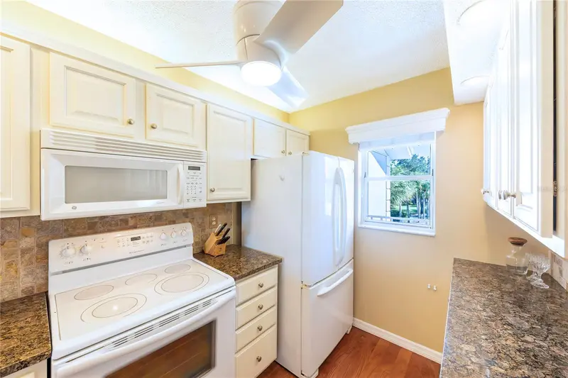 437 CERROMAR LANE #525, VENICE, photo 5 of 27