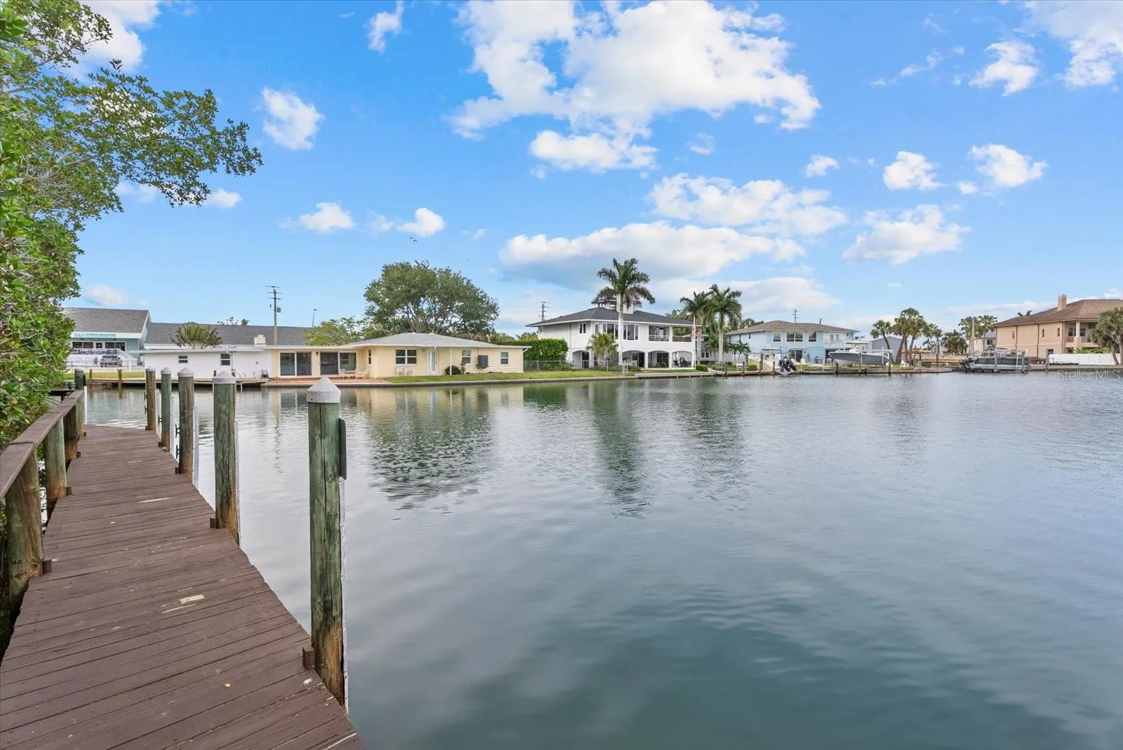 Located on Lyons Bay with a community dock!
