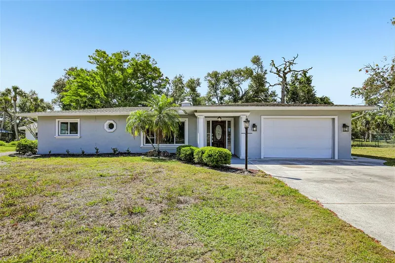 209 PALM AVENUE, NOKOMIS