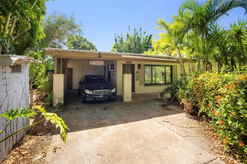 2742 EAST AVENUE, SARASOTA