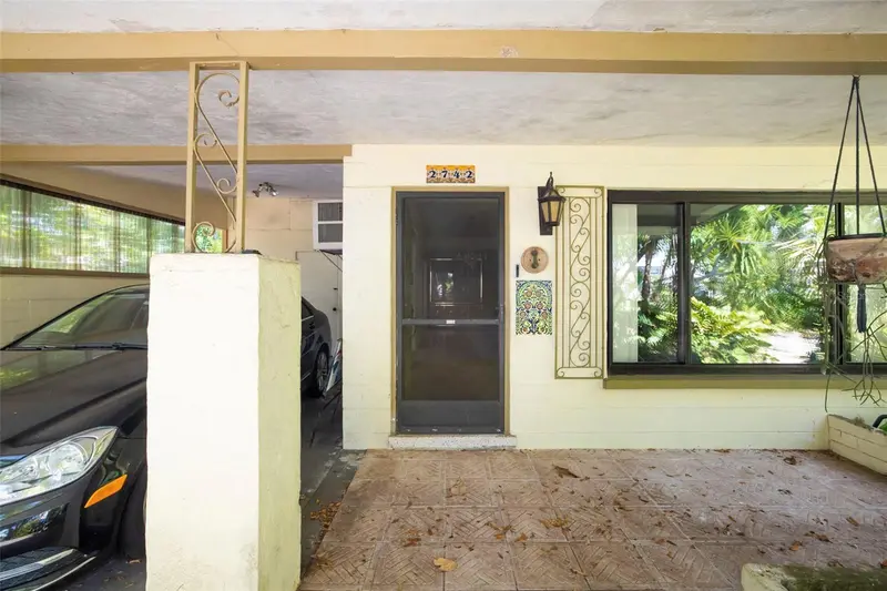 2742 EAST AVENUE, SARASOTA, photo 4 of 78