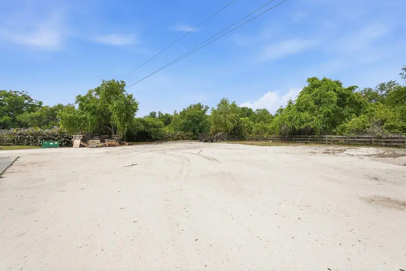 RANCH ROAD, NOKOMIS, photo 2 of 59