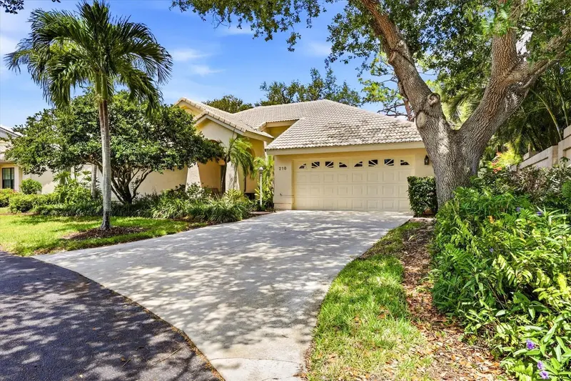 216 CARRIAGE HOUSE LANE #216, NOKOMIS