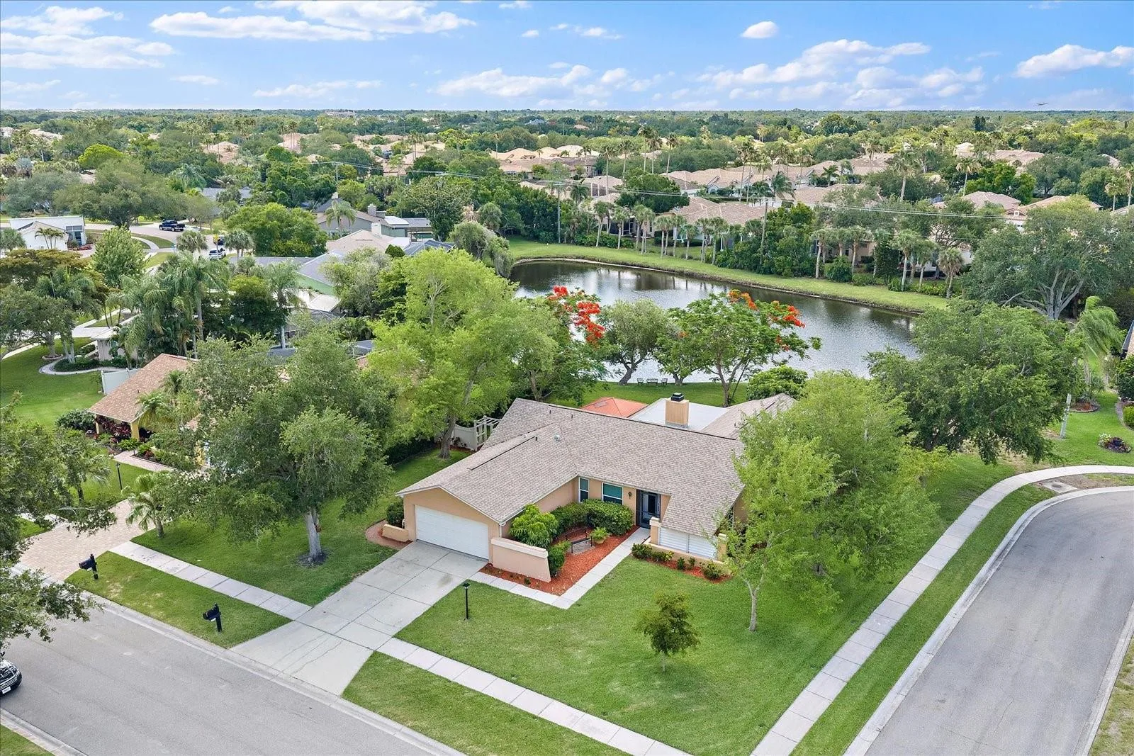 Oversized corner lot on a cul-de-sac