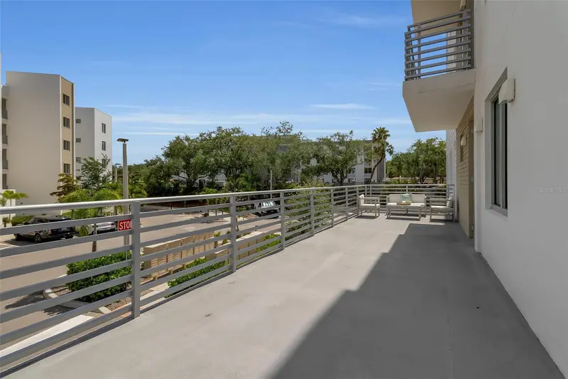 Thumbnail 32