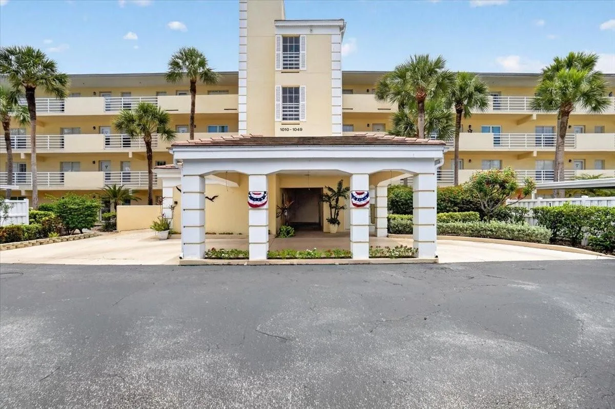 The Fairways, Building 10