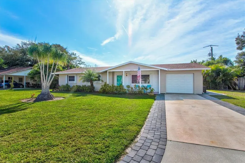 2572 JEFFERSON CIRCLE, SARASOTA