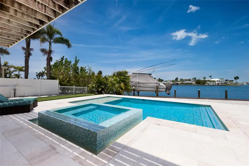 532 70TH STREET, HOLMES BEACH, photo 5 of 57