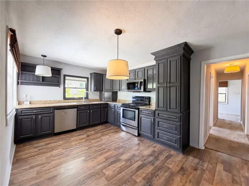 2228 ORANGE AVENUE, SARASOTA, photo 2 of 22