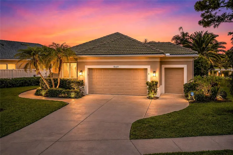 8669 54TH AVENUE CIRCLE, BRADENTON