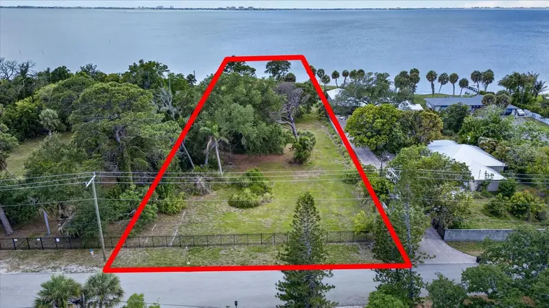 8258 LONGBAY BLVD, SARASOTA
