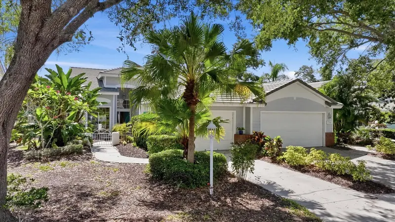 7706 WHITEBRIDGE GLEN, UNIVERSITY PARK, photo 2 of 56