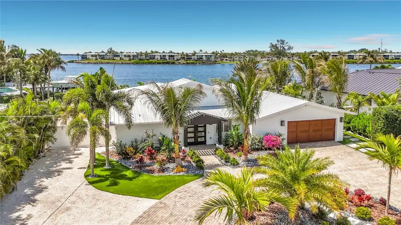605 KEY ROYALE DRIVE, HOLMES BEACH, photo 5 of 98