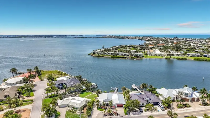 605 KEY ROYALE DRIVE, HOLMES BEACH, photo 2 of 98