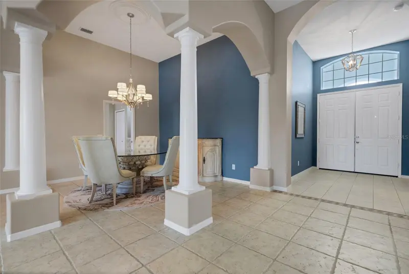 374 LONDONDERRY DRIVE, SARASOTA, photo 3 of 36