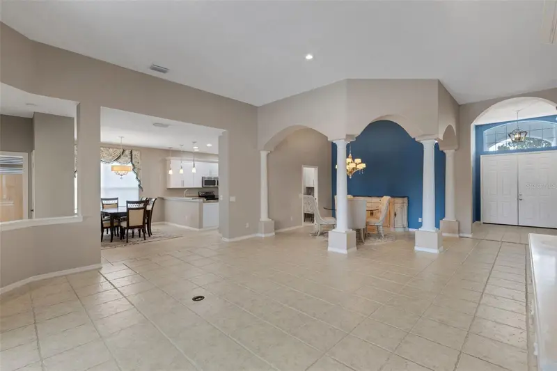 374 LONDONDERRY DRIVE, SARASOTA, photo 5 of 36