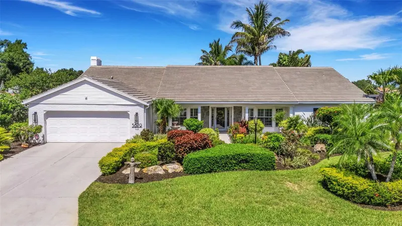 5679 COUNTRY LAKES DRIVE #7, SARASOTA