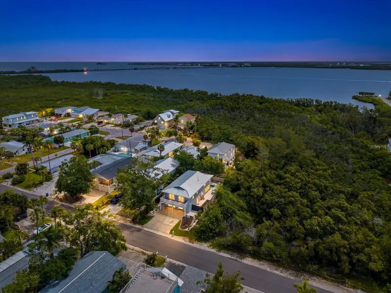 2811 AVENUE C, HOLMES BEACH