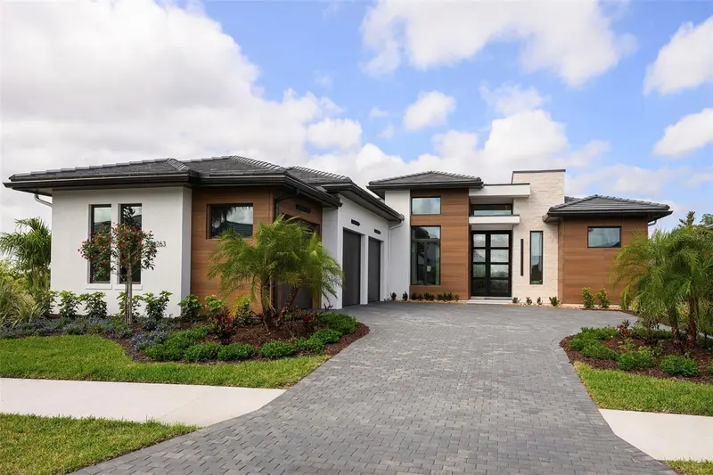 8613 SANDPOINT STREET, SARASOTA