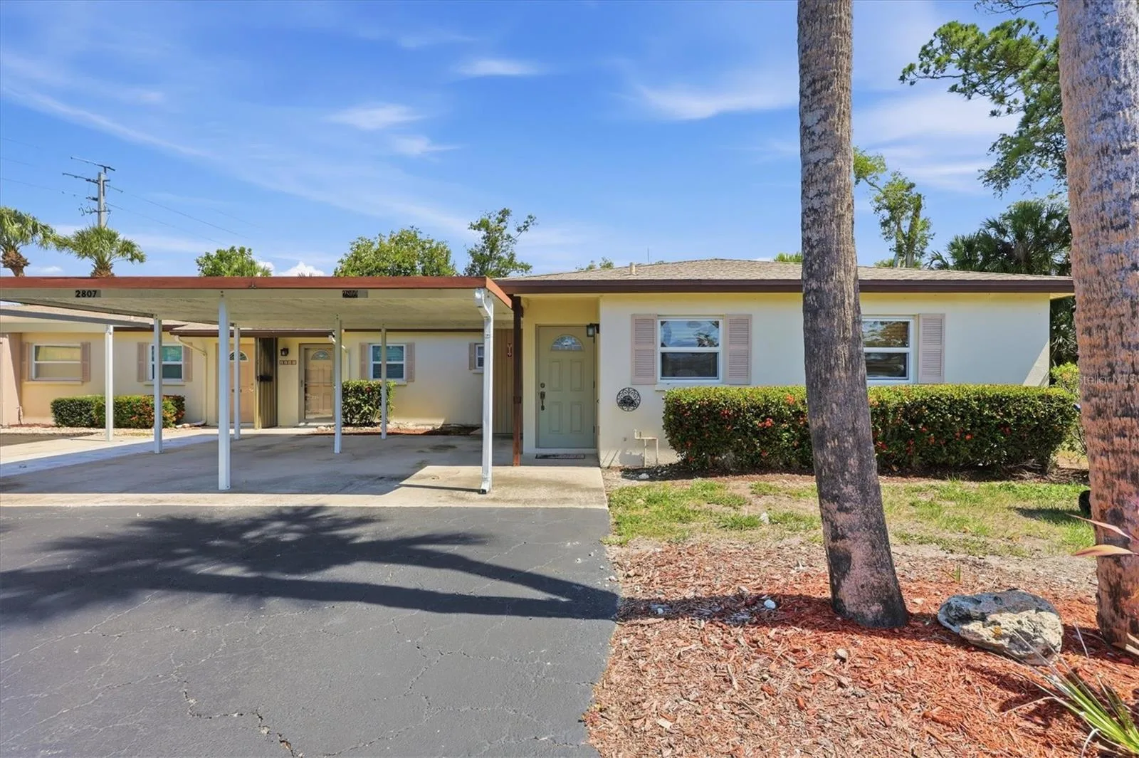 2/2 End Unit offers privacy and natural light.