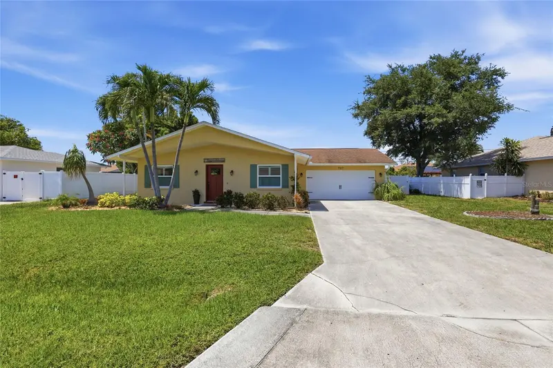 707 BEVERLY ROAD, VENICE