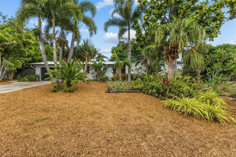 2605 BOTANY AVENUE, SARASOTA