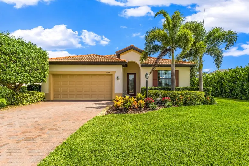 10233 LOCH LOMOND DRIVE, BRADENTON, photo 3 of 96