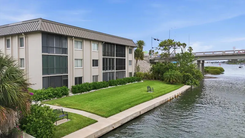6470 HOLLYWOOD BOULEVARD #208, SARASOTA, photo 2 of 29