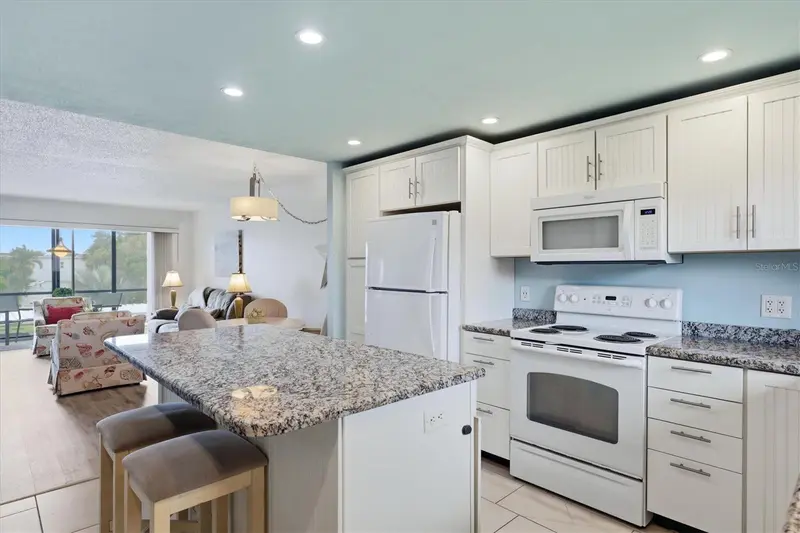6470 HOLLYWOOD BOULEVARD #208, SARASOTA, photo 4 of 29