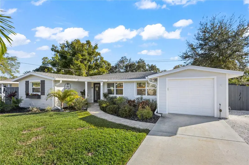 3122 REGATTA CIRCLE, SARASOTA