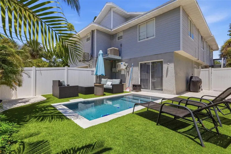 207 71ST STREET #E, HOLMES BEACH