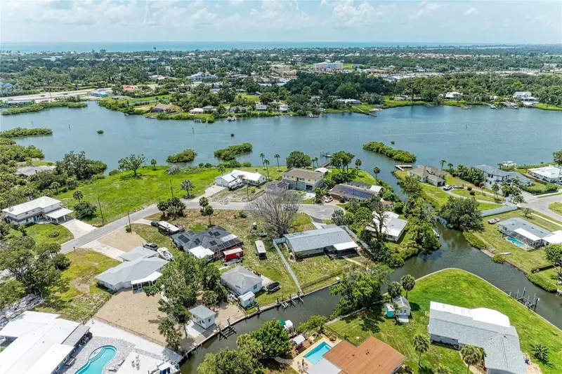 302 DONA DRIVE, NOKOMIS
