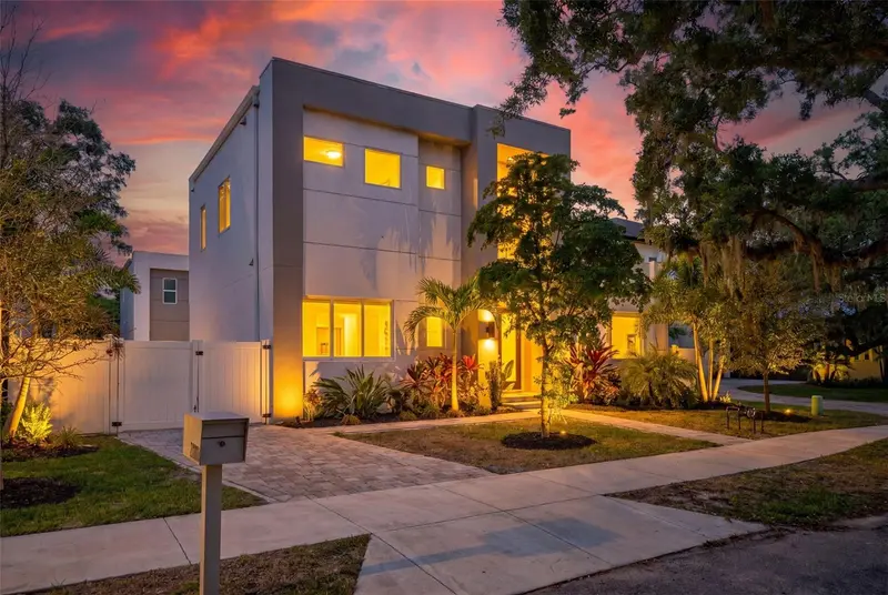 2430 FLOYD STREET, SARASOTA