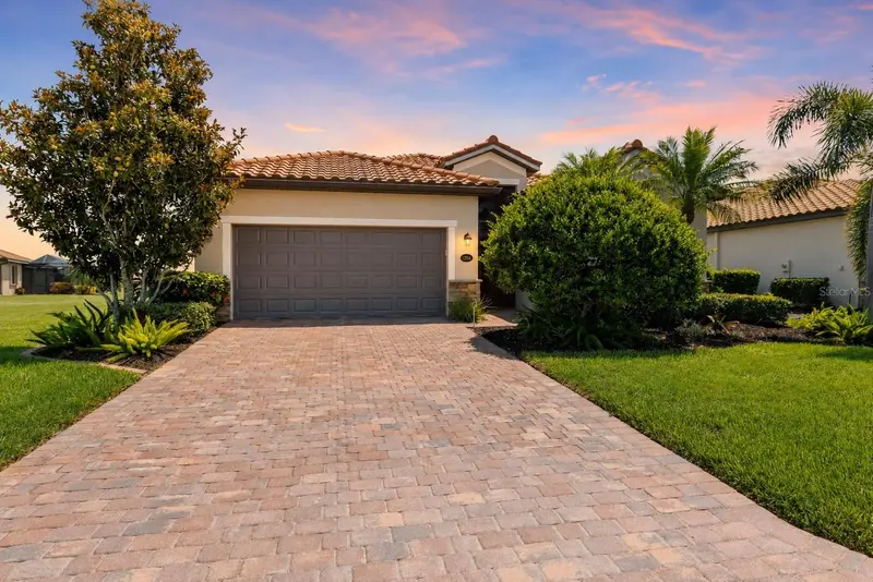 6907 QUIET CREEK DRIVE, BRADENTON