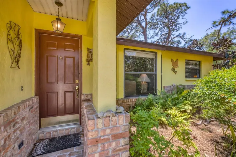 521 ARTISTS AVENUE, ENGLEWOOD