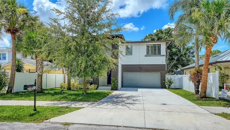 2554 FLOYD STREET, SARASOTA